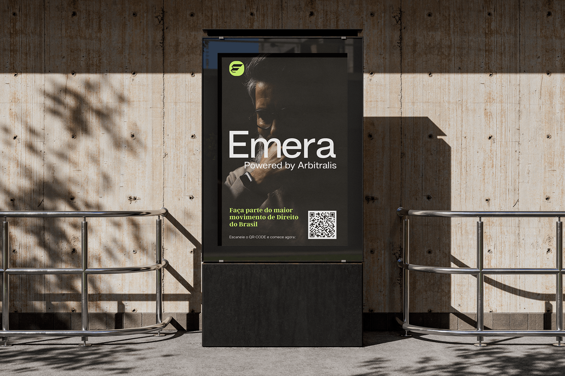 Identidade visual da Emera em painel publicitário